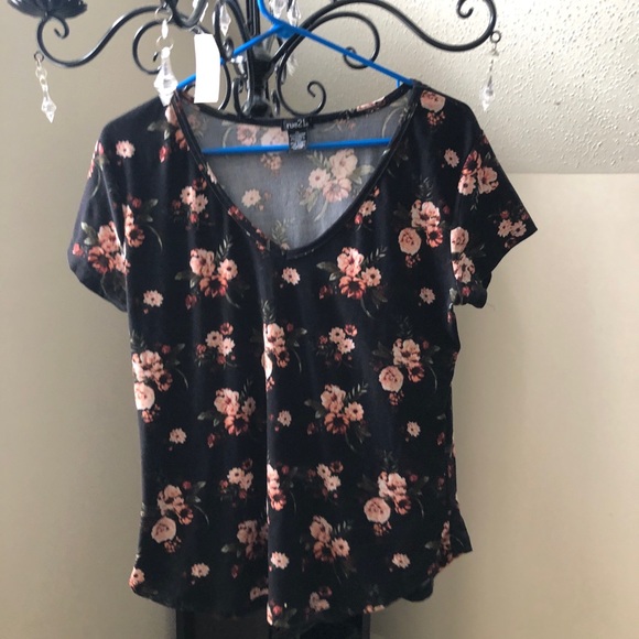Rue21 Short Sleeve Floral Top-Size XL - Picture 2 of 4